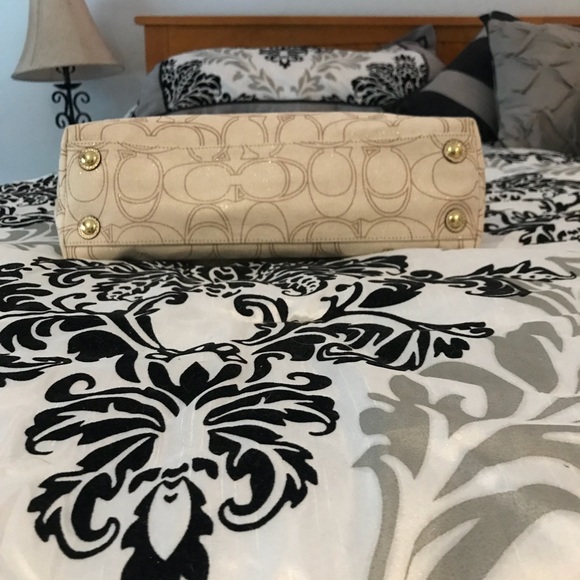 Coach Logo Bag - Cream - Picture 5 of 5